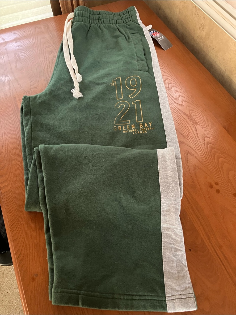 Men’s Green Bay Logo 1921 Green/Gray and Yellow New with Tags Wide Sweatpants XL